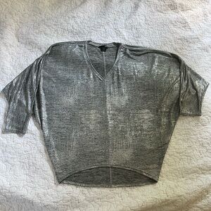 AQUA 3/4 sleeve Silver Metallic V-Neck Top size Medium